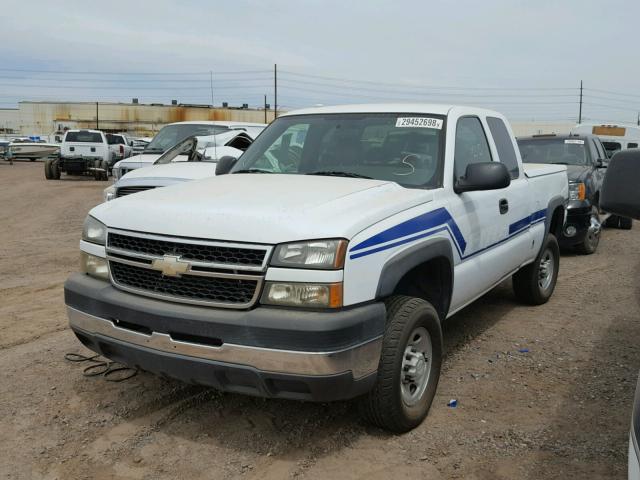 1GCHC29U76E173862 - 2006 CHEVROLET SILVERADO WHITE photo 2