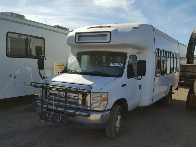 1FD4E45S88DA01546 - 2008 FORD ECONOLINE WHITE photo 2