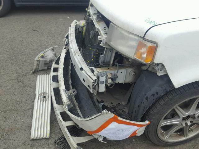 JTLKT334850220157 - 2005 TOYOTA SCION XB WHITE photo 9