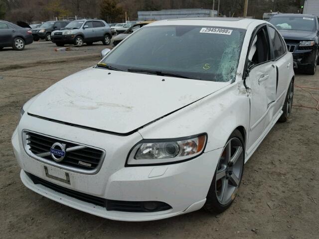 YV1672MS2B2535085 - 2011 VOLVO S40 T5 WHITE photo 2