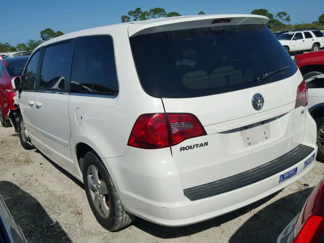 2V4RW3D12AR325224 - 2010 VOLKSWAGEN ROUTAN SE WHITE photo 3