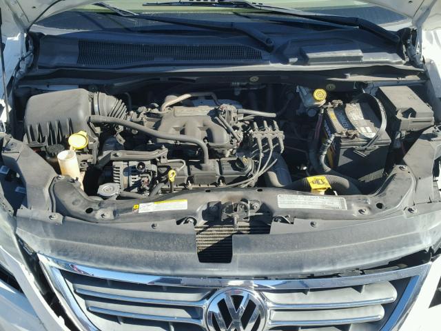 2V4RW3D12AR325224 - 2010 VOLKSWAGEN ROUTAN SE WHITE photo 7