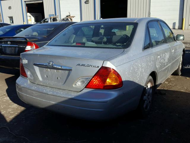 4T1BF28B62U206052 - 2002 TOYOTA AVALON XL SILVER photo 4