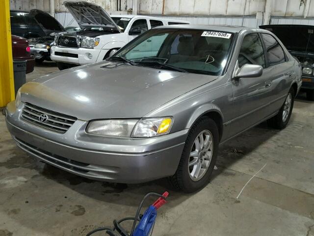 JT2BF22K6X0155933 - 1999 TOYOTA CAMRY LE BEIGE photo 2