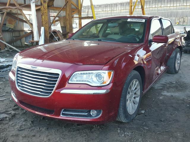 2C3CCAAG3EH148494 - 2014 CHRYSLER 300 RED photo 2