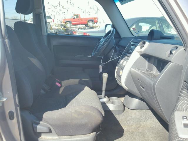 JTLKT324554018967 - 2005 TOYOTA SCION XB ვერცხლისფერი ფოტო 5