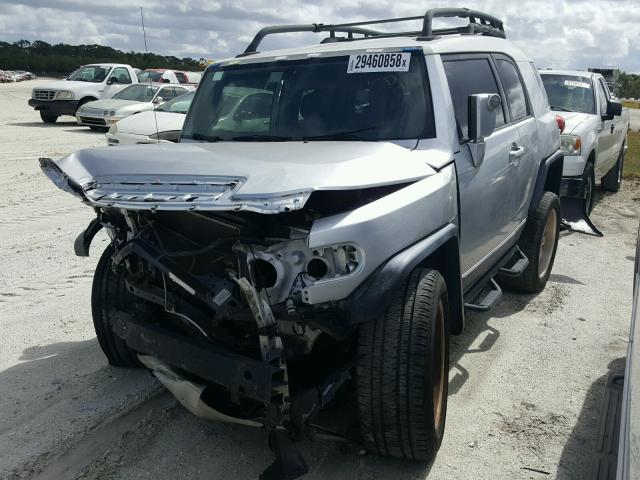 JTEBU11F570049464 - 2007 TOYOTA FJ CRUISER SILVER photo 2