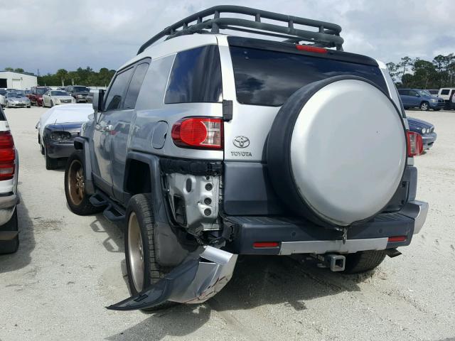 JTEBU11F570049464 - 2007 TOYOTA FJ CRUISER SILVER photo 3