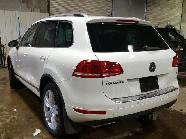 WVGEF9BP5ED011641 - 2014 VOLKSWAGEN TOUAREG V6 WHITE photo 3