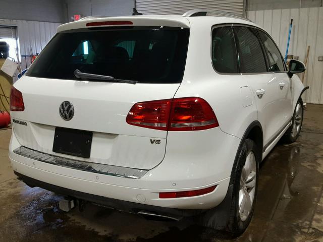 WVGEF9BP5ED011641 - 2014 VOLKSWAGEN TOUAREG V6 WHITE photo 4