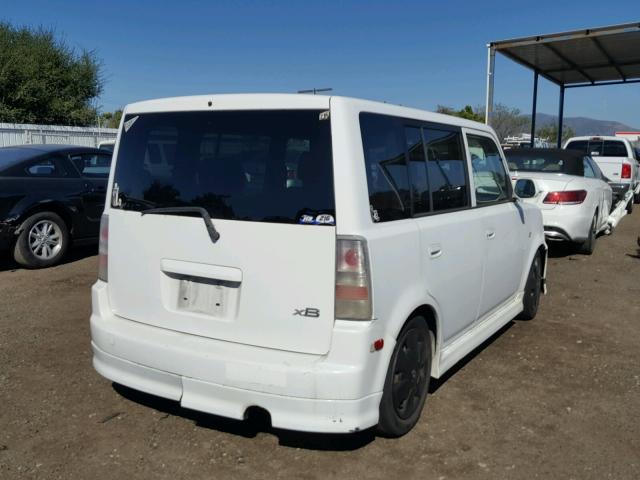 JTLKT334840138430 - 2004 TOYOTA SCION XB WHITE photo 4