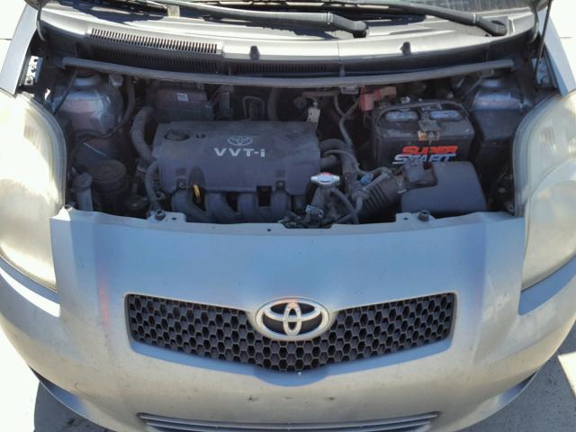 JTDJT923185157526 - 2008 TOYOTA YARIS SILVER photo 7