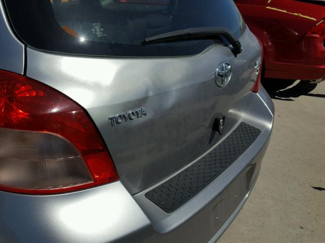 JTDJT923185157526 - 2008 TOYOTA YARIS SILVER photo 9