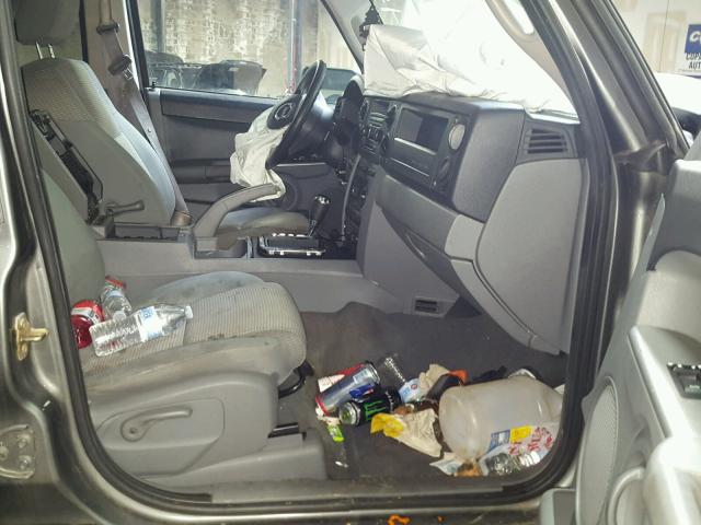 1J8HG48K57C578768 - 2007 JEEP COMMANDER ნაცრისფერი ფოტო 5