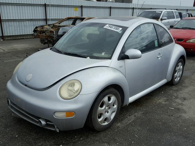 3VWCK21CX2M452174 - 2002 VOLKSWAGEN NEW BEETLE SILVER photo 2