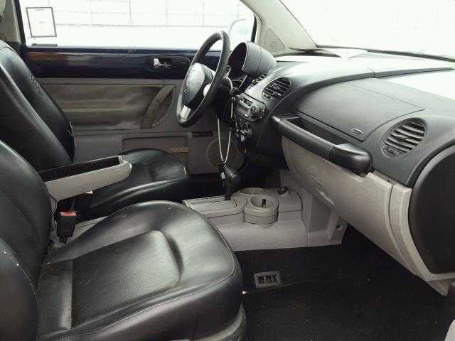 3VWCK21CX2M452174 - 2002 VOLKSWAGEN NEW BEETLE 银色 照片 5