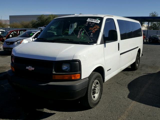 1GAHG39U061112525 - 2006 CHEVROLET EXPRESS G3 WHITE photo 2