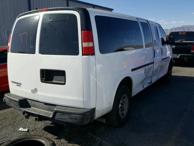 1GAHG39U061112525 - 2006 CHEVROLET EXPRESS G3 WHITE photo 4