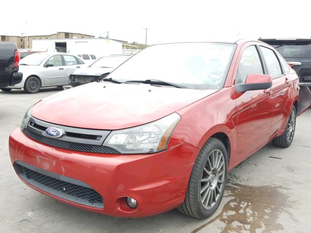 1FAHP3GN0AW268813 - 2010 FORD FOCUS SES RED photo 2