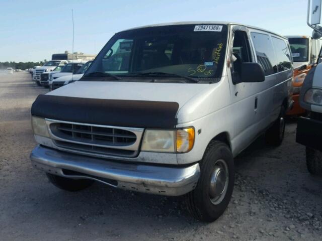 1FBSS31S02HA39040 - 2002 FORD ECONOLINE WHITE photo 2