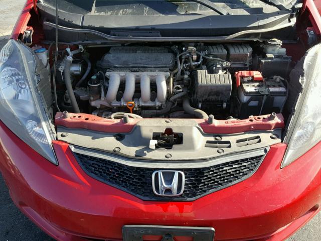 JHMGE8H38DC033957 - 2013 HONDA FIT RED photo 7