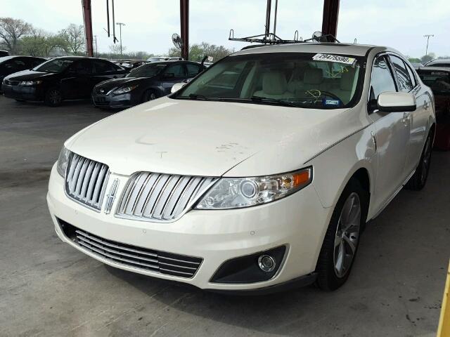 1LNHM93RX9G615015 - 2009 LINCOLN MKS WHITE photo 2