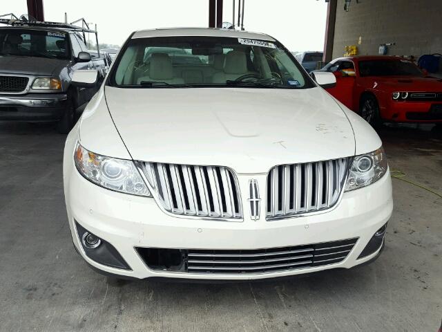 1LNHM93RX9G615015 - 2009 LINCOLN MKS WHITE photo 9