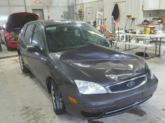 3FAFP37N45R109454 - 2005 FORD FOCUS ZX5 GRAY photo 1