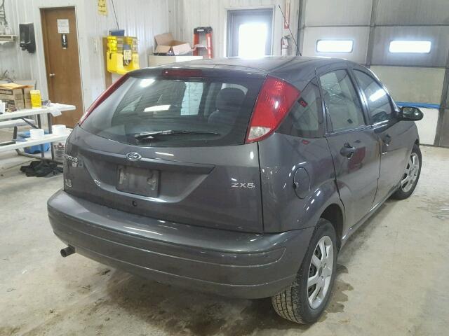 3FAFP37N45R109454 - 2005 FORD FOCUS ZX5 GRAY photo 4