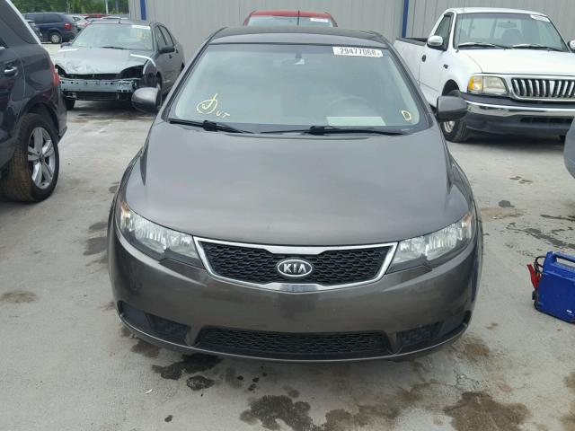 KNAFU4A2XC5551532 - 2012 KIA FORTE EX BROWN photo 9