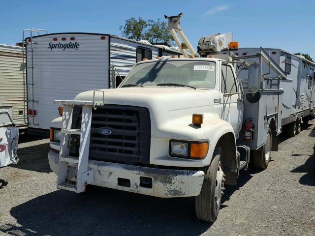 1FDMF70J8SVA68498 - 1995 FORD F700 WHITE photo 2