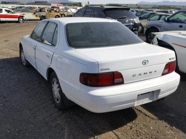 4T1BF12K2TU121455 - 1996 TOYOTA CAMRY LE WHITE photo 3