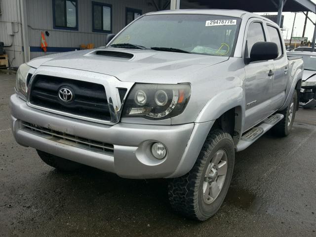 5TEJU62N85Z074133 - 2005 TOYOTA TACOMA DOU SILVER photo 2