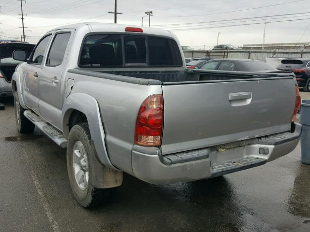 5TEJU62N85Z074133 - 2005 TOYOTA TACOMA DOU SILVER photo 3