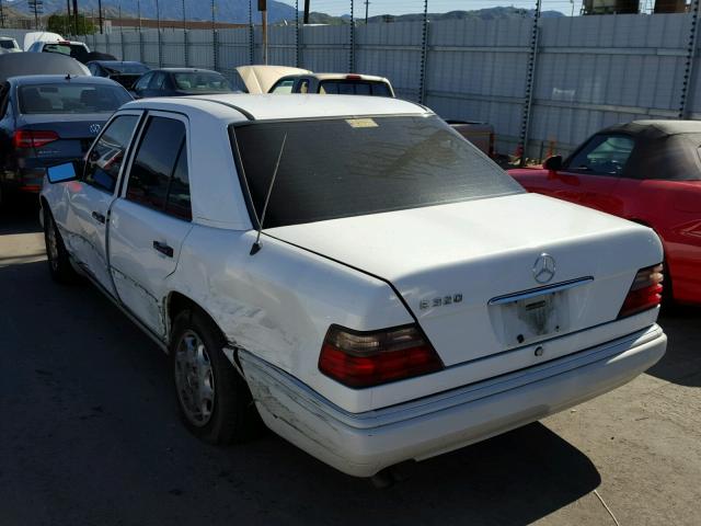 WDBEA32E3RC060863 - 1994 MERCEDES-BENZ E 320 WHITE photo 3