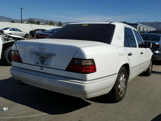 WDBEA32E3RC060863 - 1994 MERCEDES-BENZ E 320 WHITE photo 4