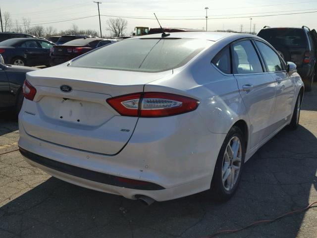 3FA6P0H71GR185313 - 2016 FORD FUSION SE WHITE photo 4