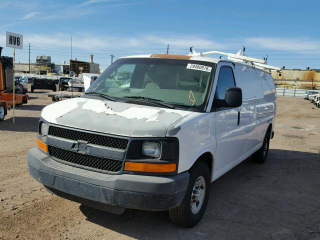 1GCHG39K381205970 - 2008 CHEVROLET EXPRESS G3 WHITE photo 2