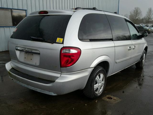 2C4GP44R15R139903 - 2005 CHRYSLER TOWN & COU GRAY photo 4