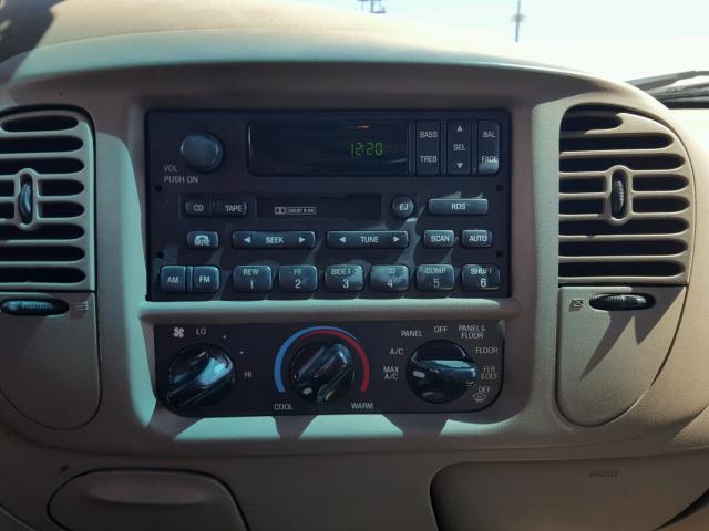 1FMRU15L5YLC22513 - 2000 FORD EXPEDITION GREEN photo 9