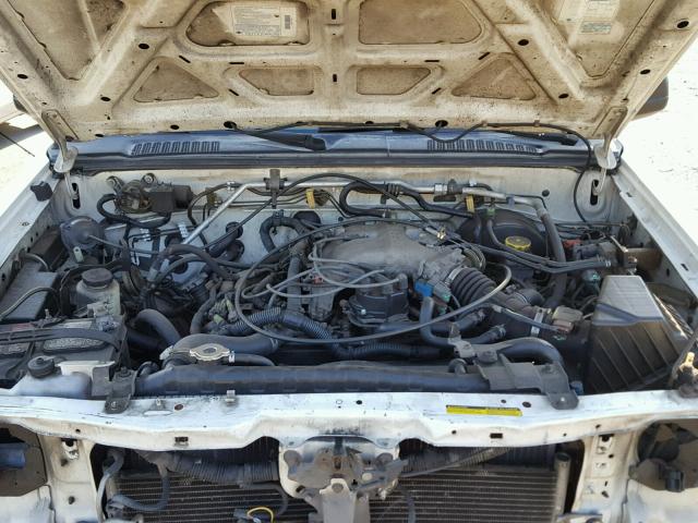 5N1ED28T4YC592478 - 2000 NISSAN XTERRA XE WHITE photo 7