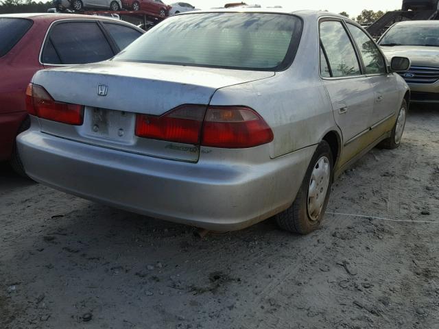 1HGCG5646XA126708 - 1999 HONDA ACCORD LX SILVER photo 4