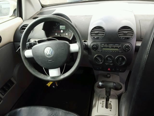 3VWCM21Y84M310432 - 2004 VOLKSWAGEN NEW BEETLE 白色 照片 9