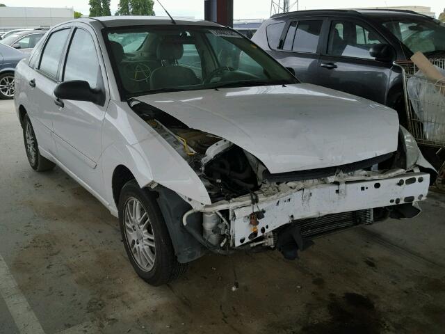 1FAFP34N85W296117 - 2005 FORD FOCUS ZX4 WHITE photo 1