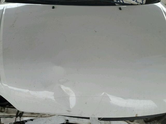 1FAFP34N85W296117 - 2005 FORD FOCUS ZX4 WHITE photo 7