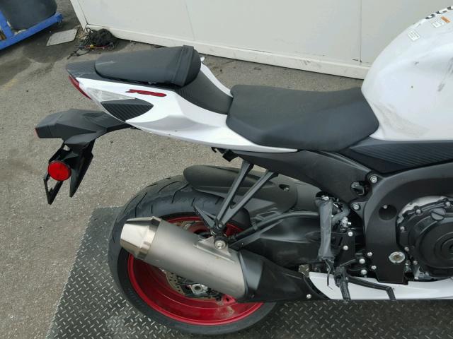 JS1GR7MA6H2102185 - 2017 SUZUKI GSX-R750 WHITE photo 6