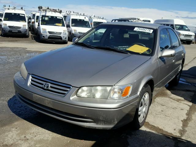 JT2BG22K7Y0458461 - 2000 TOYOTA CAMRY CE TAN photo 2