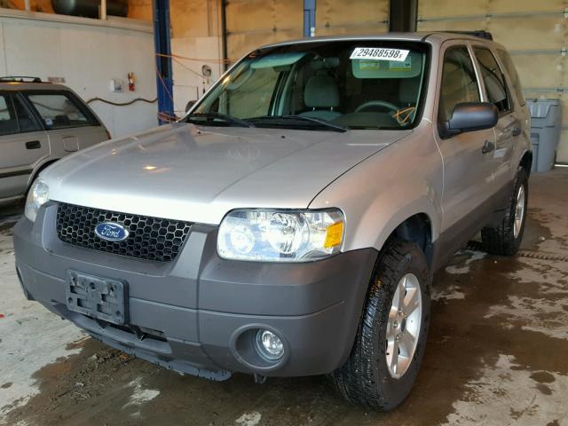 1FMYU93106KD47952 - 2006 FORD ESCAPE XLT SILVER photo 2