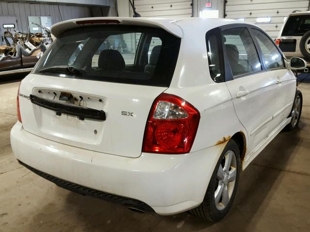 KNAFE161175000939 - 2007 KIA SPECTRA5 S WHITE photo 4