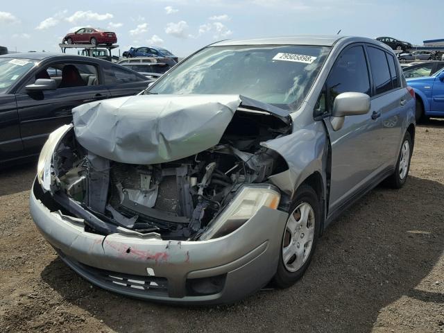 3N1BC13E67L375145 - 2007 NISSAN VERSA S GRAY photo 2